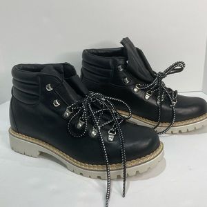 NWOT Montelliana work boot style leather lace up boot with Lug Sole size 40.